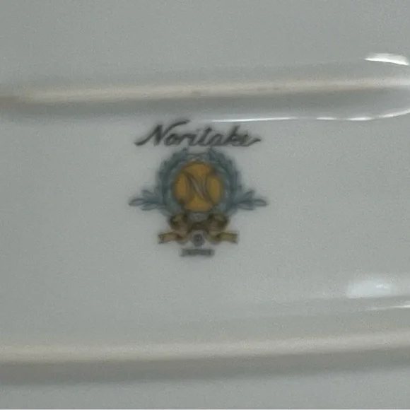 Noritake White Edgewood Porcelain Covered Butter Dish - Picture 4 of 4